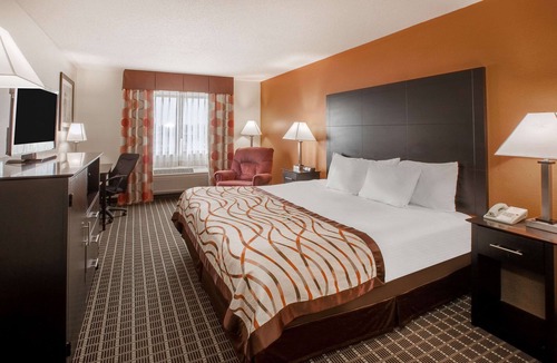 South Haven Hotel | Baymont by Wyndham South Haven