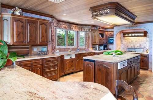 Waimanalo Beach House | BEACH FRONT HOME/5 MASTER SUITES/LANAI/7 BATHROOMS/CENTRAL AIR CONDITIONING