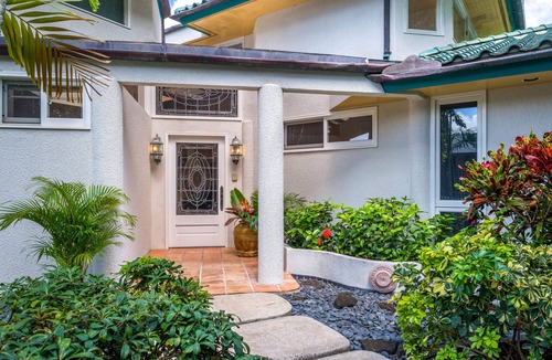 Waimanalo Beach House | BEACH FRONT HOME/5 MASTER SUITES/LANAI/7 BATHROOMS/CENTRAL AIR CONDITIONING