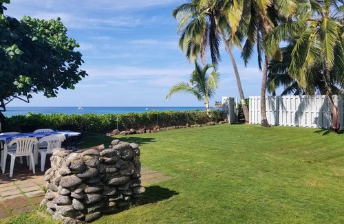 Makaha House | BEACH HOUSE on Scenic Makaha Beach with Free High Speed WIFI and Onsite Parking