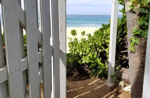 Makaha House | BEACH HOUSE on Scenic Makaha Beach with Free High Speed WIFI and Onsite Parking