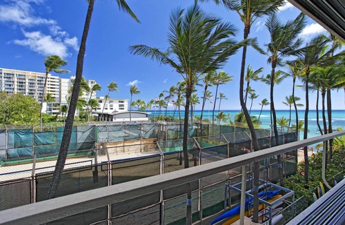 Diamond Head - Kapahulu - St. Louis Condo | Beachfront Diamond Head views, Quiet End of Waikiki with Swimming/Surfing!