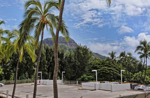 Diamond Head - Kapahulu - St. Louis Condo | Beachfront Diamond Head views, Quiet End of Waikiki with Swimming/Surfing!