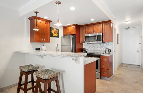 Lahaina Apartment | Beachfront Studio – Private Lanai, Panoramic Pacific Views at Lahaina Shores 307