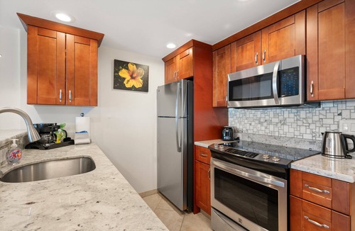 Lahaina Apartment | Beachfront Studio – Private Lanai, Panoramic Pacific Views at Lahaina Shores 307