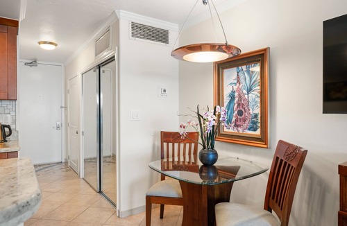 Lahaina Apartment | Beachfront Studio – Private Lanai, Panoramic Pacific Views at Lahaina Shores 307