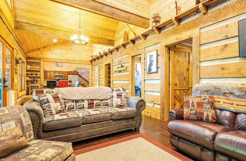 Hidden Lake Cabin | Bear Claw Lodge Stay