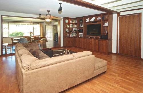 Waimanalo House | Beautiful Island Beach Home, Steps To Beach.