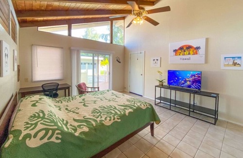 Enchanted Lake House | Beautiful Kailua Hale Studio