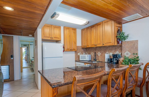 Makaha Condo | Beautiful, Remodeled First Floor Condo: 3 Steps to the Beach (HP104)