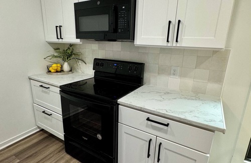 Bell Apartment | Beautiful river front studio with dock and adjacent boat ramp