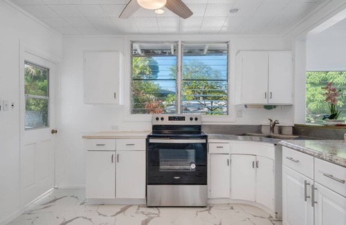 Lanikai House | Beautifully remodeled Lanikai house,spacious inside alot of green space outside