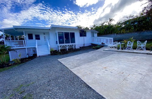 Lanikai House | Beautifully remodeled Lanikai house,spacious inside alot of green space outside