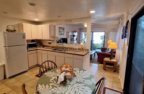 Honaunau-Napoopoo Bed & Breakfast | Belle Vue Kona B&B Orchid Suite - Breathtaking Views and Island Comfort