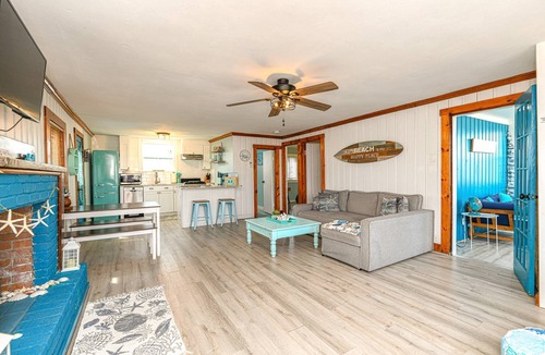 Hampton Cottage | Blue Chill Cottage: Classic New England Charm - Walk to Hampton Beach - Private Yard