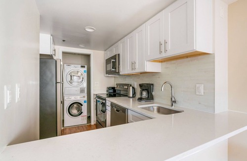 Court House Apartment | Blueground | Clarendon, balcony, nr Arlington Cemetery