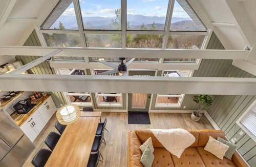Beech Mountain Ski Chalet | Boho Chalet w/Mountain Views