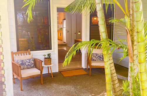Kalama Tract Cottage | Bright and airy 1-bedroom cottage in charming Kailua, 1 block to beach. WiFi, AC