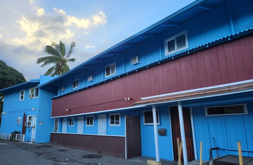 Wailuku Apartment | Budget Downtown Studio-G w/Queen Bed, Micro-Kitchen AC, WIFI & 4 free Streamers