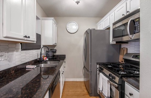 Westfield Condo | Central & Chic Condo: Sleeps 5