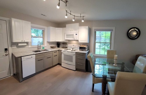 West Ashley Apartment | Charleston Charm~B is 4 miles to Downtown Charleston and Close To All Areas!