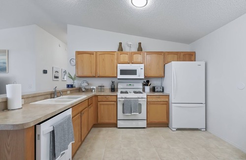 Lynnhaven Villa | Charming 2/2 Patio Villa in Ashland - Relax & Enjoy Prime Amenities Nearby!