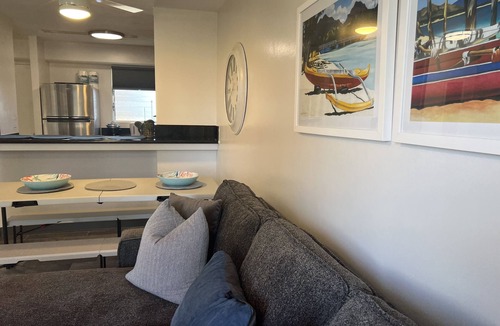 McCully - Moiliili Apartment | Charming 2 bedroom Waikiki Apt, Sleeps 6 with FREE parking