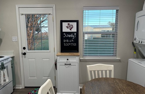 Caldwell Other | Charming Little Ranch House in Cook’s Pt - perfect for any Aggie Event!