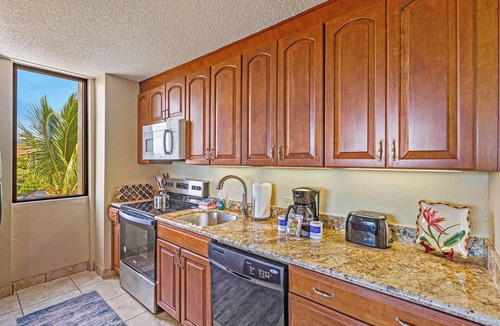 Lahaina Condo | Charming Studio at Oceanfront Ka’anapali Shores | Pools, Beach Access, AC