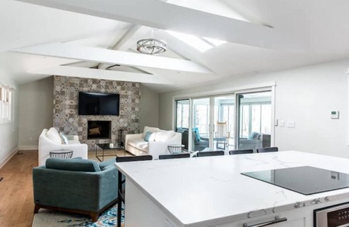 Harbert House | Cherry Beach Pool House