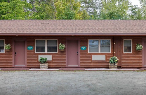 Bethlehem Cabin | Cherry Lodge #6: Comfortable King Room Escape