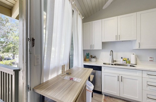 Kahuku Apartment | Chic Island Hideaway | AC, 2 Pools | Walk to Beach, Dining, Golf, Attractions