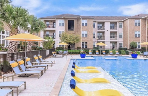 Egypt Apartment | Chic Magnolia 1BR Pool Gym Near Lake Conroe