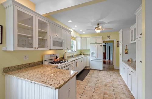 Grandview Heights House | Classic Charm on Ashland For 8