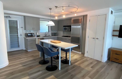 Diamond Head - Kapahulu - St. Louis Condo | Colony Surf. Peaceful 1BD Oceanfront Ocean and Diamond Head View! (CS5)