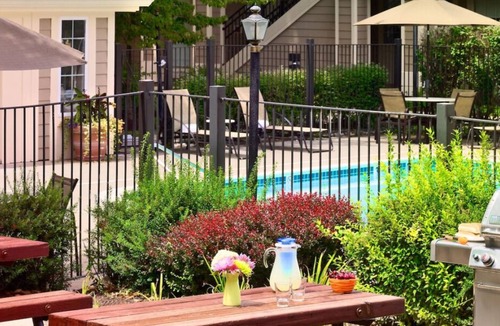 Eagan House | Comfortable Countryside Stay, 3 Comfortable Units, Onsite Pool, Pets Allowed