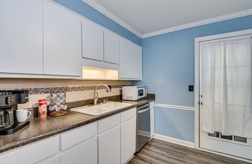 Martinez House | Comfortable Modern 3-bedroom house in welcoming Evans