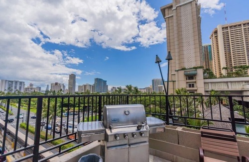 Waikiki Apartment | Conveniently located Waikiki studio, with A/C, close to beach, restaurants