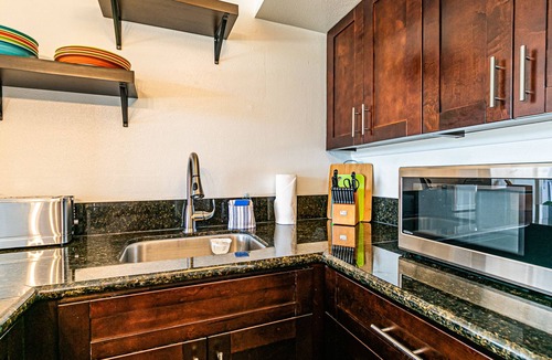 Hilo Condo | Cosmopolitan Condo - Lagoon Centre 701 In the Heart of Hilo