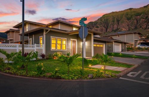 Makaha Valley House | Cottage Nene - Mountains, Beaches, Tropical Garden, Pool & Gym