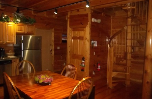 Gatlinburg - Pigeon Forge Cabin | Couples Romantic Paradise,Gorgeous View,Free HS WiFi,HTub,XM, Smart Home Theatre