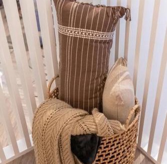 Intercourse Villa | Coziest Cottage hottub patio shopping amishland