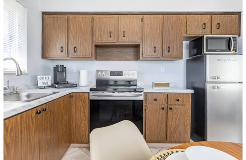 Dania Beach Apartment | Cozy 1-Bedroom Apartment Near FLL Airport, the Beach, and the Cruise Port