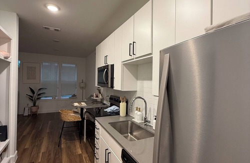 East Cesar Chavez Apartment | Cozy studio apartment in peaceful East Austin with AC and gym access