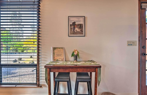 Mountain View Apartment | Cozy Volcano Studio w/Phenomenal Rainforest Views