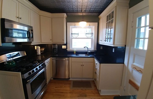 Ogunquit Ski Chalet | Craftsman's Charm - Short walk everywhere - Great Fall and Spring Rates