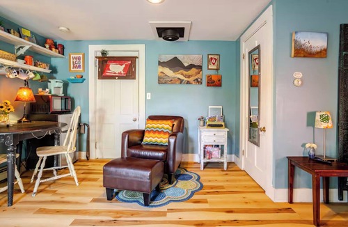 Ashland Apartment | Creative Studio Suite on Main Street