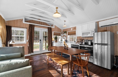 Blue Eye Cabin | Creekside Cabin W/Pool Access & Private Hot Tub Near Thunder Ridge Sleeps 4