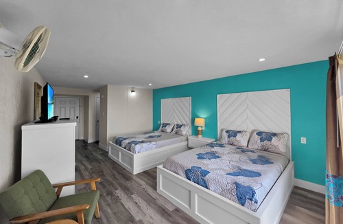 Crystal Beach Resort | Crystal Palace Resort - Family Suite Double Queen