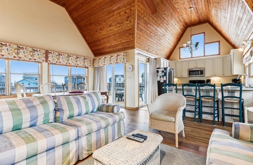 Tuckahoe House | D130 - Shannon is a semi-oceanfront house with 4 BR, 3 BA and ocean views!